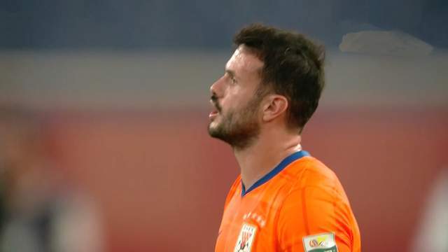 崔康熙要抢功韩鹏?瓦科续约有竞争,泰山队仅剩22将,遇冤家裁判