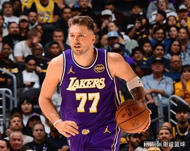 湖人队友有多差?两数据全靠东契奇支撑,替补加起来不如对手一将