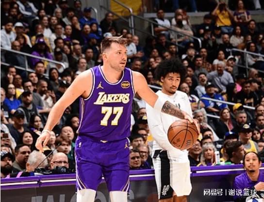 湖人队友有多差?两数据全靠东契奇支撑,替补加起来不如对手一将