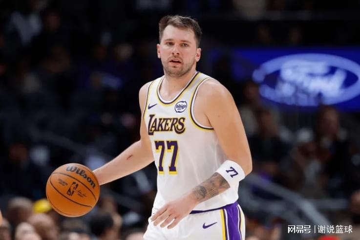 湖人队友有多差?两数据全靠东契奇支撑,替补加起来不如对手一将