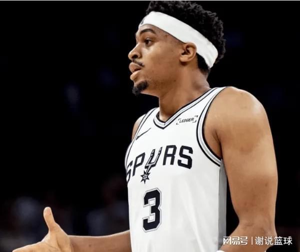 湖人队友有多差?两数据全靠东契奇支撑,替补加起来不如对手一将