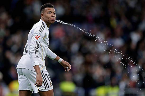 1766275066770020426.jpg 开云-【西甲】姆巴佩点射平C罗纪录 皇马2-0塞维利亚