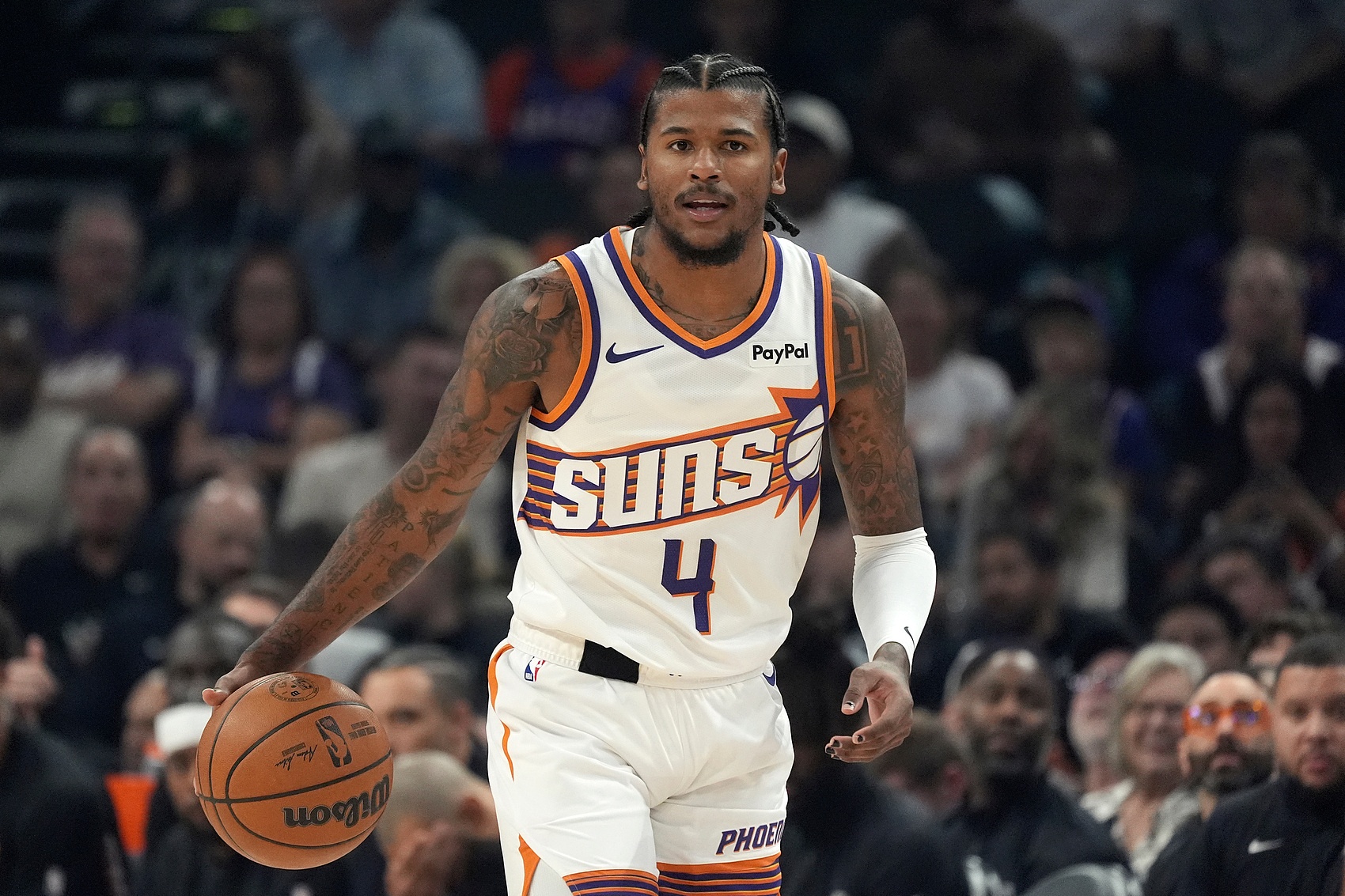 开云娱乐-太阳管理层>湖人管理层？艾顿低迷遭质疑 狄龙成湖人绯闻对象