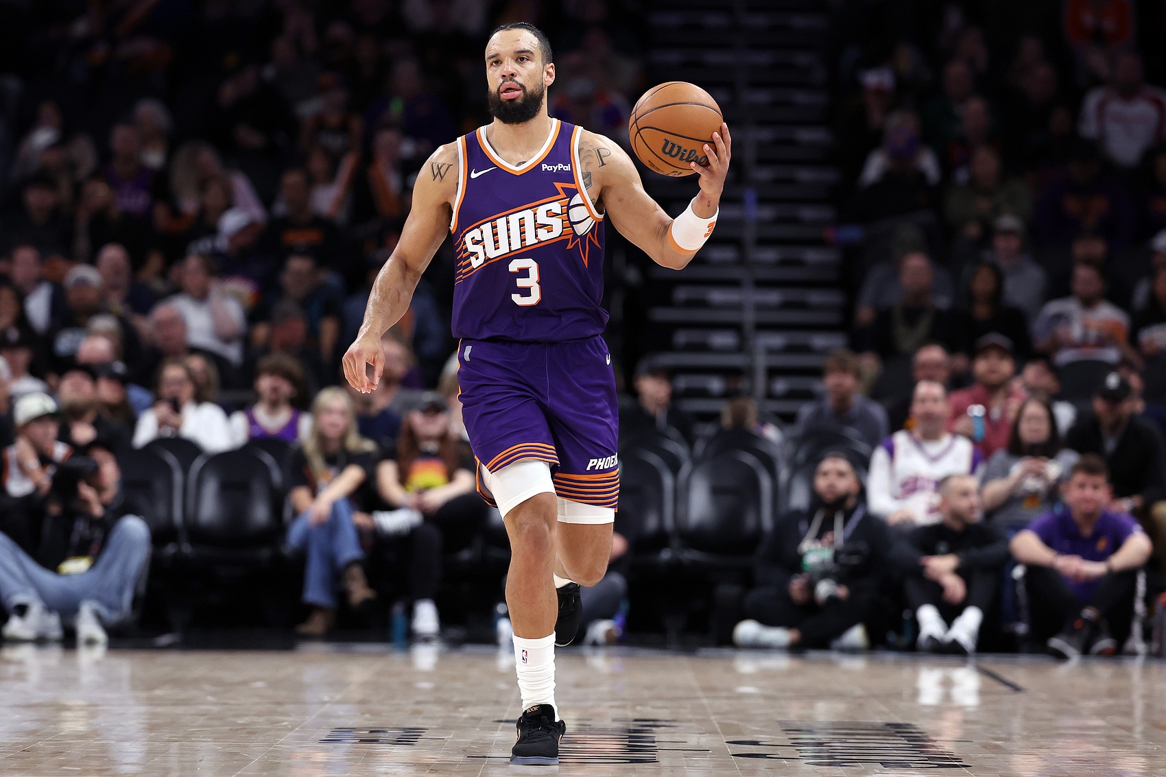 开云娱乐-太阳管理层>湖人管理层？艾顿低迷遭质疑 狄龙成湖人绯闻对象