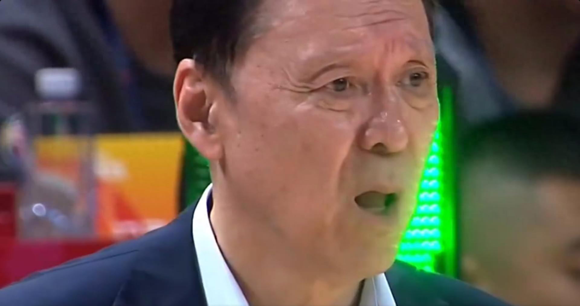 开云娱乐-现役国手，把赖俊豪推向广告牌，扭伤颈部，球迷：人品球技都不行