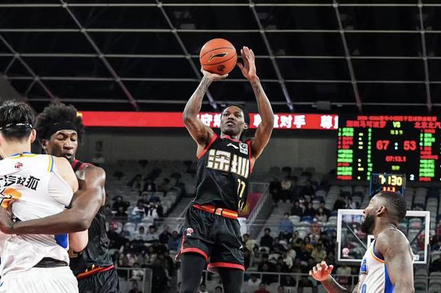 开云入口-客场挑战深圳队，上海大鲨鱼冲击十连胜！