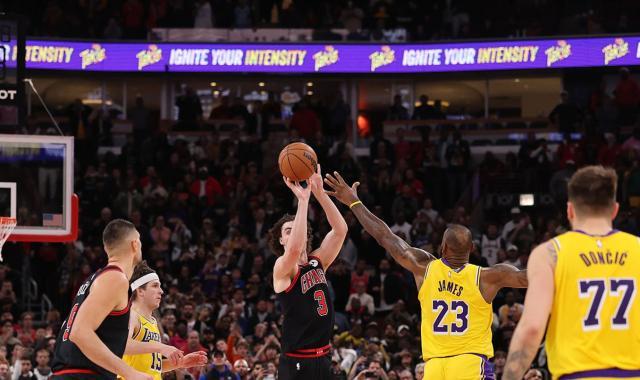 1743133144665031700.jpg 【人物】那个绝杀湖人的男人:被雷霆抛弃变公牛新宠