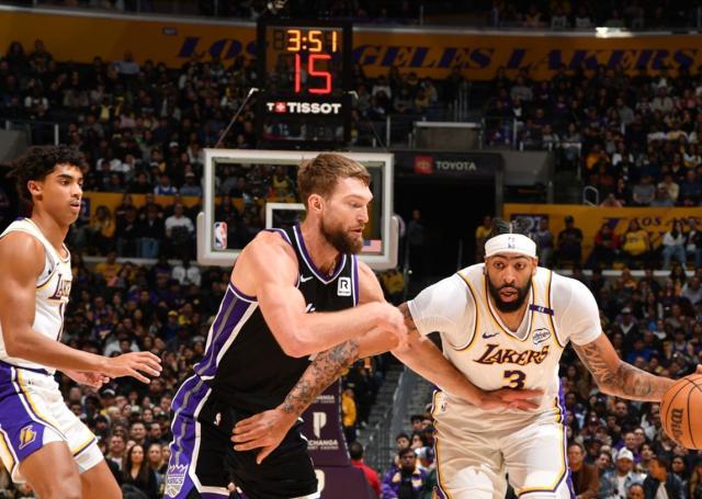 1735458986589043726.jpg 开云在线-6战5胜!湖人重回正轨:里夫斯终成第三球星?