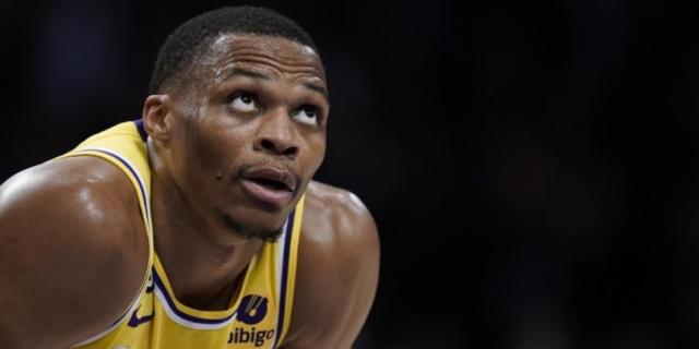 开云娱乐-从被球迷嫌弃到高呼MVP 韦少持续高光成湖人救星