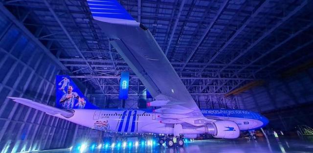 开云-阿根廷队世界杯专机亮相 尾翼有梅西天使德·保罗