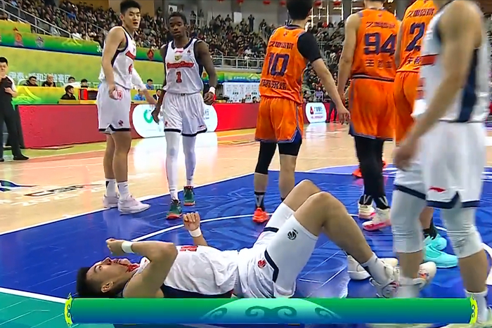 开云APP-王少杰血洒赛场，奎因37分广东队被淘汰，偰李永炜9助攻小将15分|上海队|洛夫顿|王哲林|黄明依|萨姆纳_新浪体育_新浪新闻