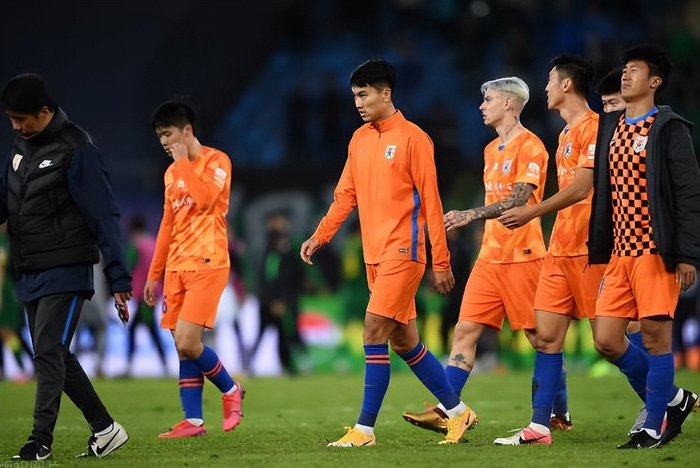 开云-他曾两次被球迷视为鲁能离队热门，如今却依然能留队，值得期待|陈蒲|中超|重庆|邵佳一|国足_新浪体育_新浪新闻