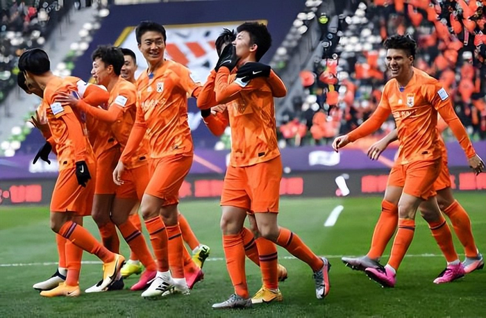 开云-他曾两次被球迷视为鲁能离队热门，如今却依然能留队，值得期待|陈蒲|中超|重庆|邵佳一|国足_新浪体育_新浪新闻