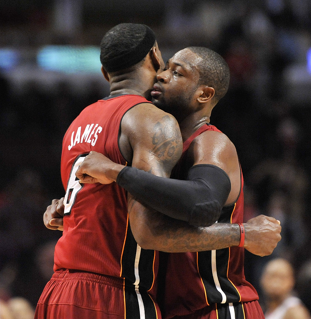 开云娱乐-韦德：当你太过伟大时人们就会挑刺 勒布朗就属于这种人