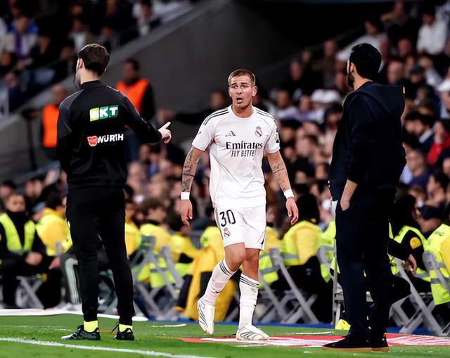 开云-6场仅出战42分钟！皇马18岁前锋又沦为替补 骂裁判禁赛2场