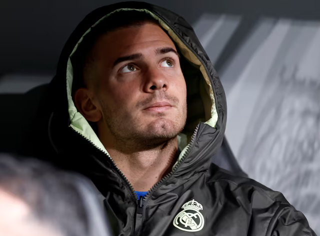 开云-6场仅出战42分钟！皇马18岁前锋又沦为替补 骂裁判禁赛2场