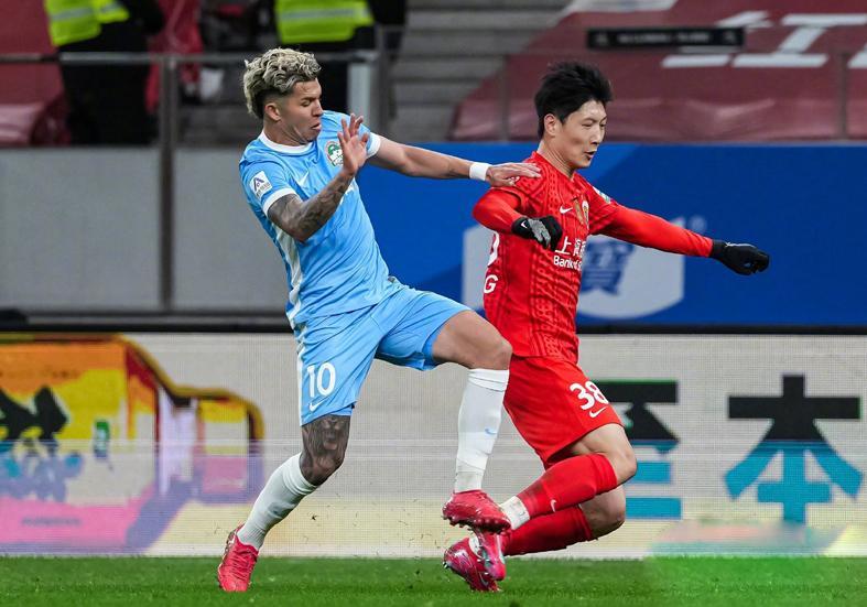 开云入口-辣眼！中超首轮10大“战犯”大连占4个！球迷：怎么混上主力的？