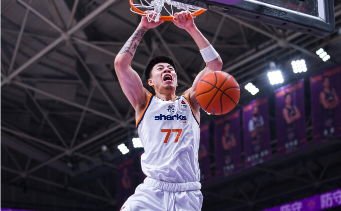 开云娱乐-狂胜50分！上海送四川25连败 7人上双豪取6连胜巩固第一