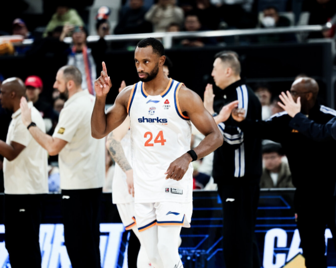 开云娱乐-狂胜50分！上海送四川25连败 7人上双豪取6连胜巩固第一